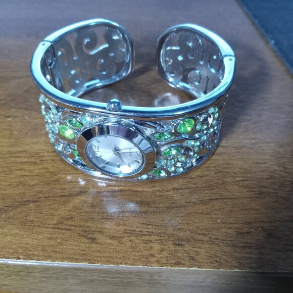 Unbranded Ladies Cuff Style Bracelet Watch - Picture 4 of 10